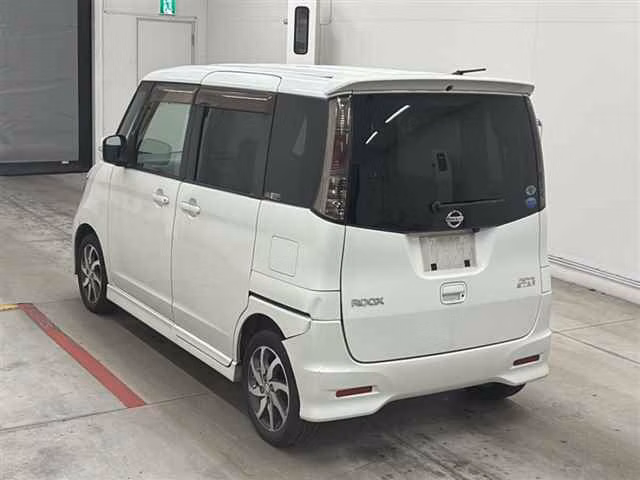 NISSAN ROOX