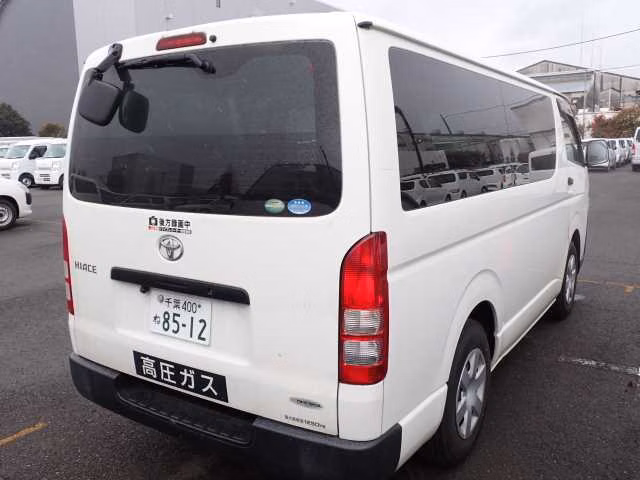 TOYOTA REGIUS ACE
