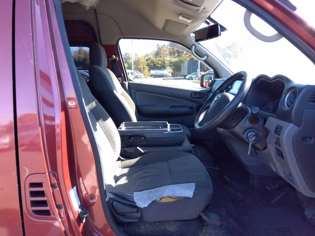 NISSAN NV350 CARAVAN