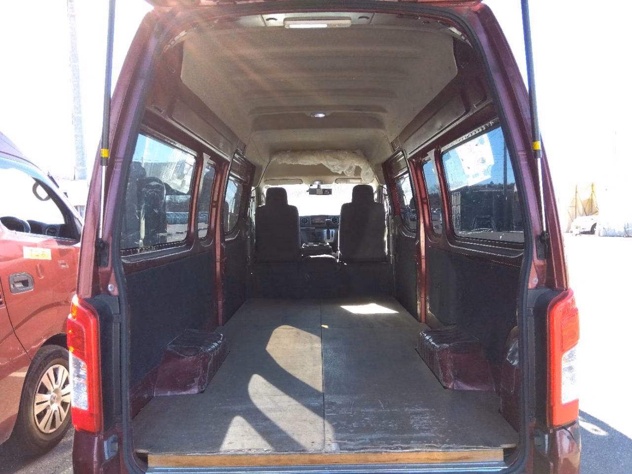 NISSAN NV350 CARAVAN