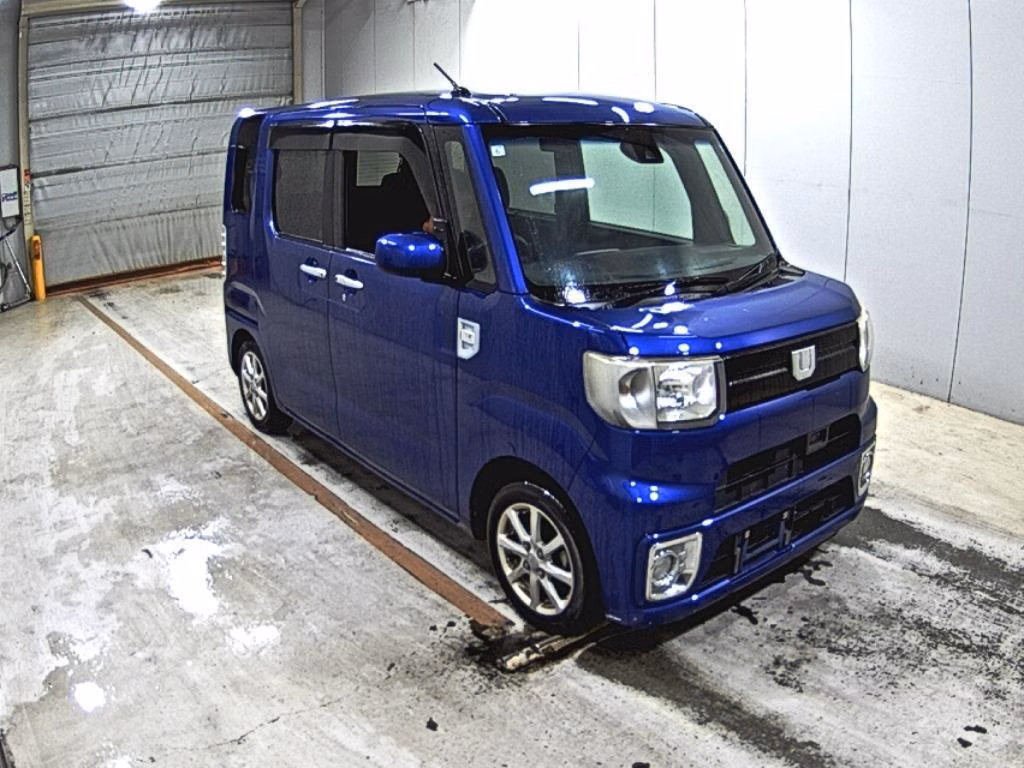 DAIHATSU WAKE