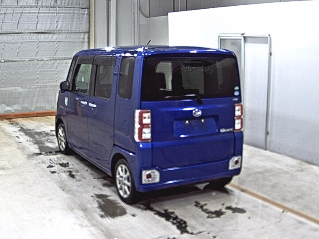 DAIHATSU WAKE