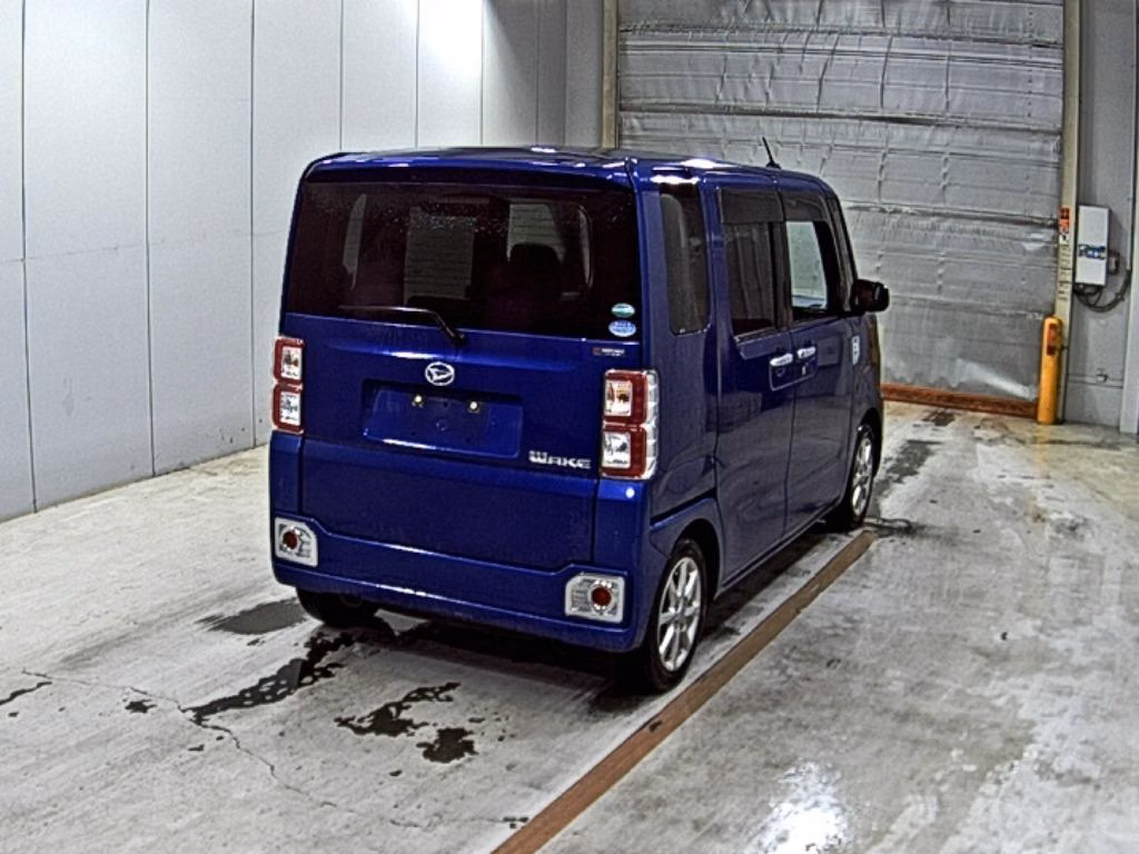 DAIHATSU WAKE