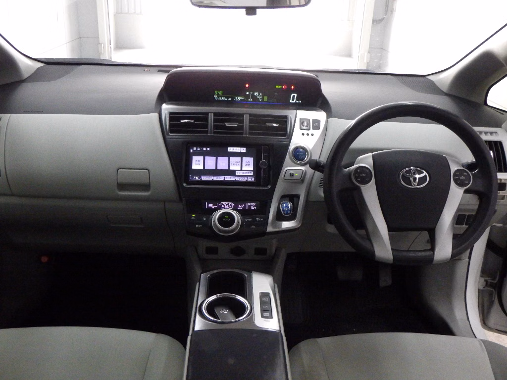 TOYOTA PRIUS ALPHA