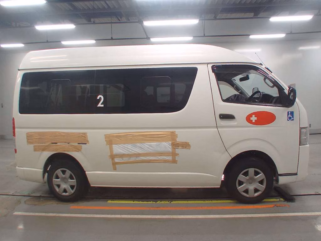 TOYOTA REGIUS ACE