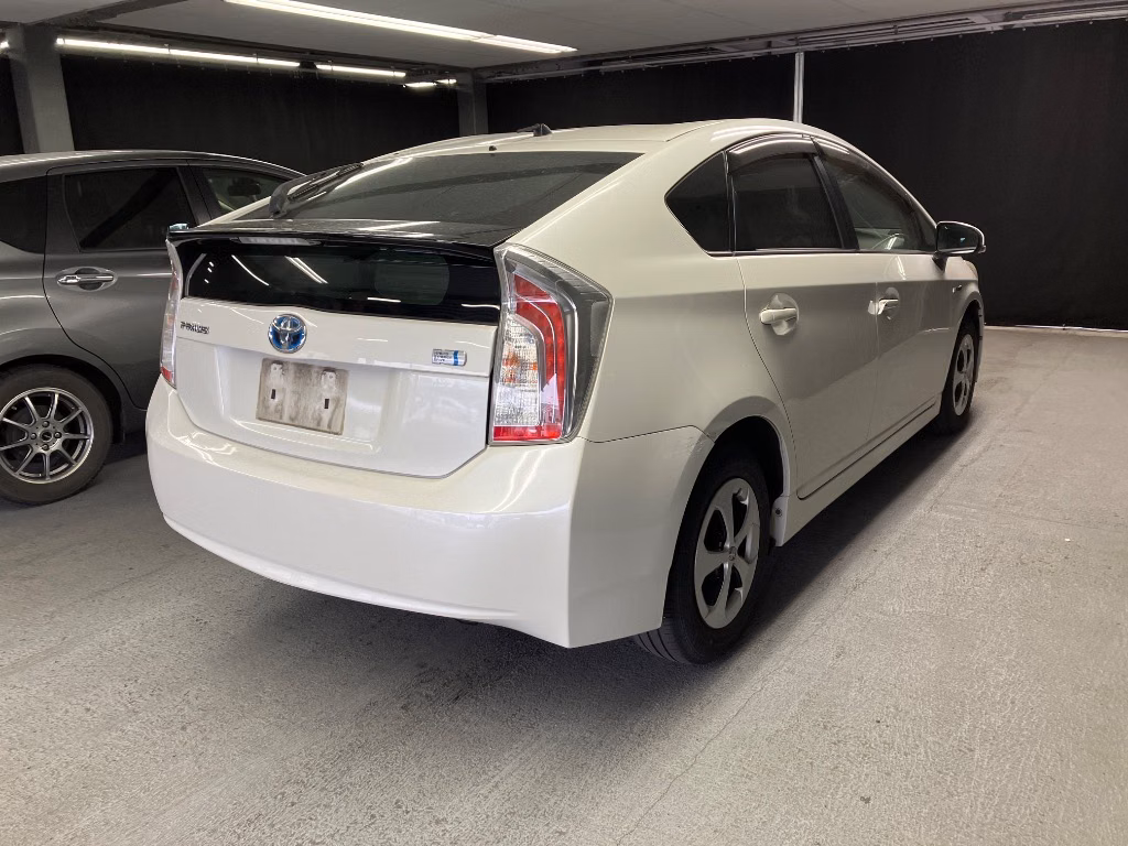 TOYOTA PRIUS