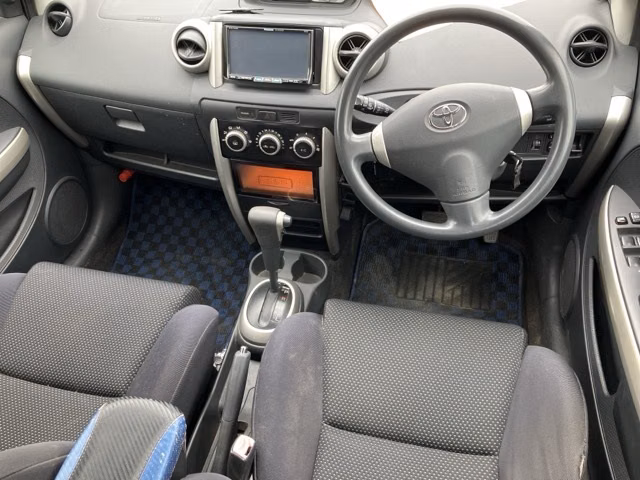 TOYOTA IST