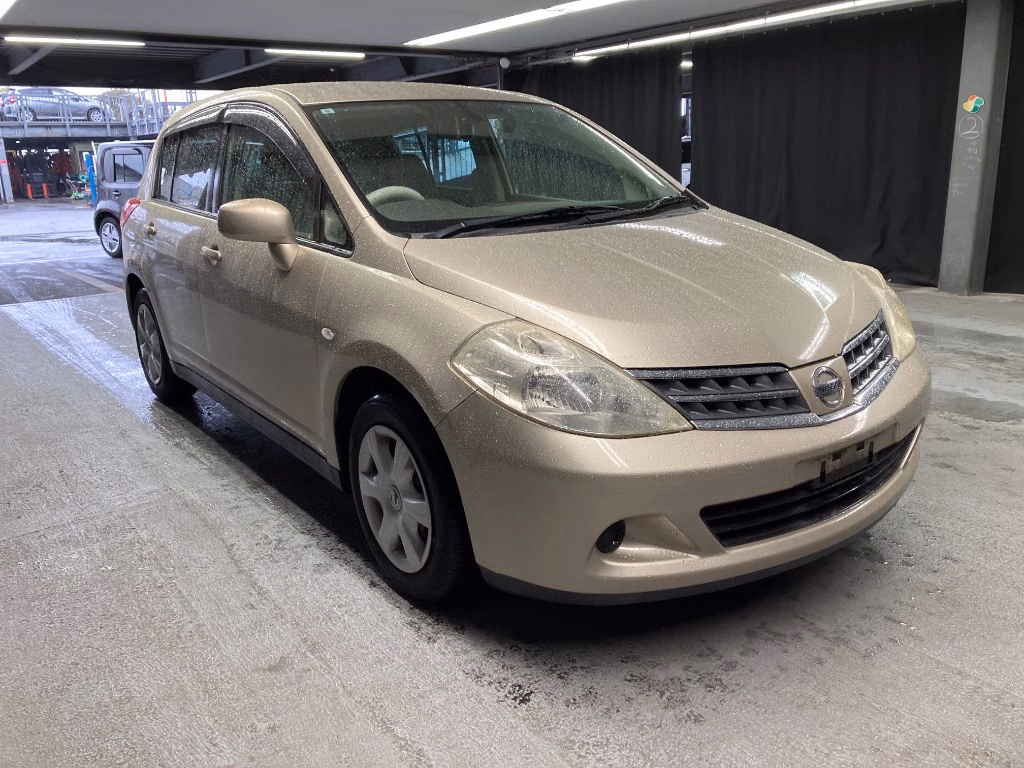NISSAN TIIDA