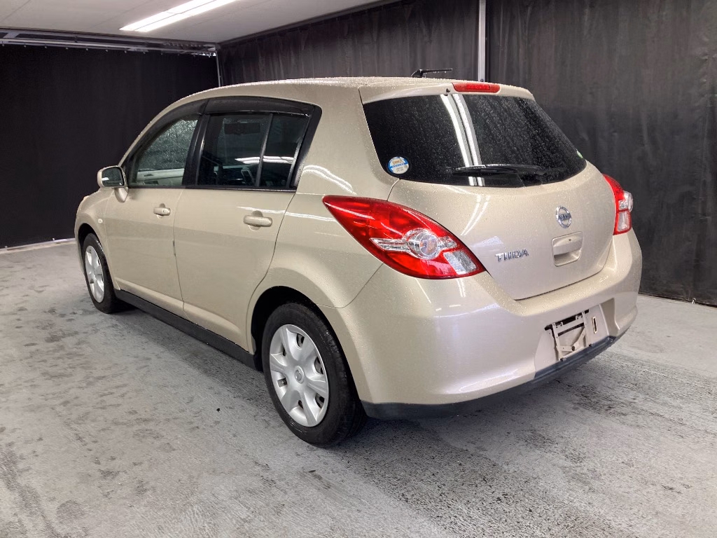NISSAN TIIDA