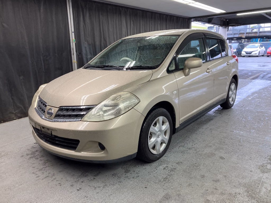 NISSAN TIIDA