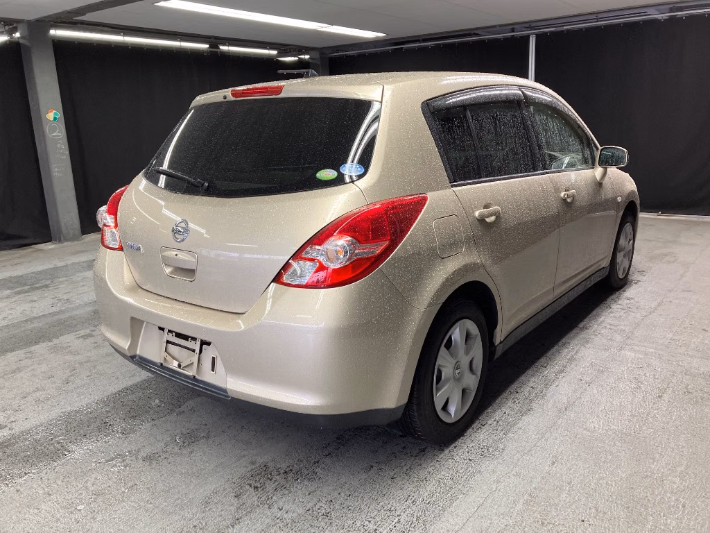 NISSAN TIIDA
