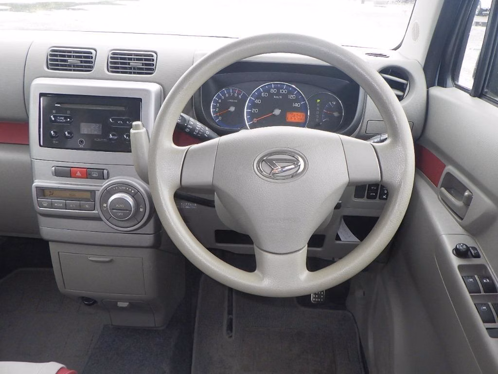 DAIHATSU MOVE CONTE