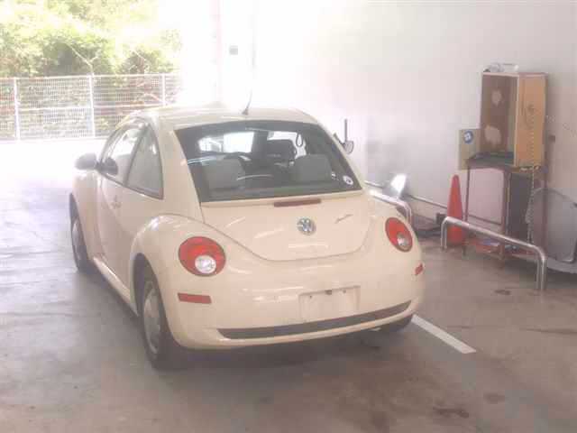 VOLKSWAGEN BEETLE