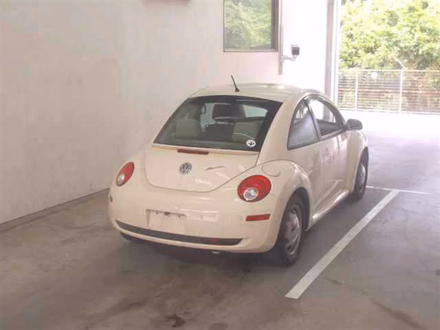 VOLKSWAGEN BEETLE