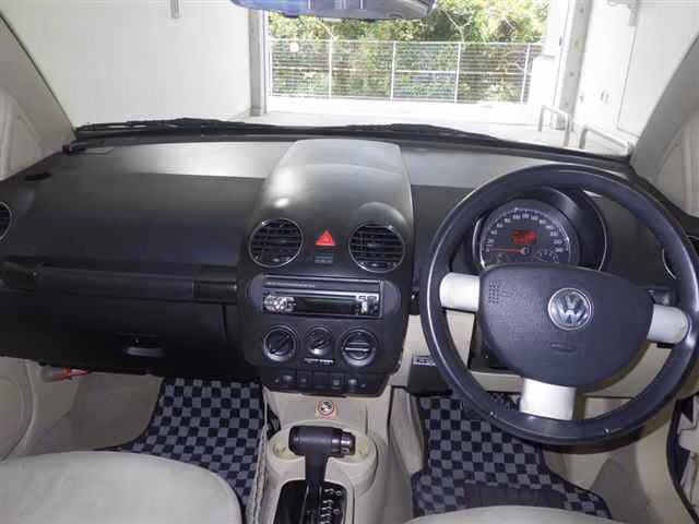VOLKSWAGEN BEETLE