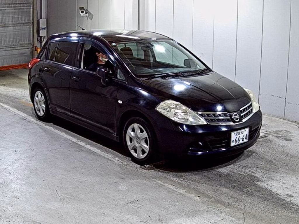 NISSAN TIIDA