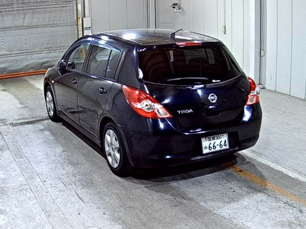 NISSAN TIIDA