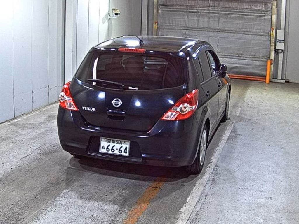 NISSAN TIIDA