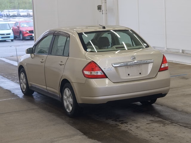 NISSAN TIIDA LATIO