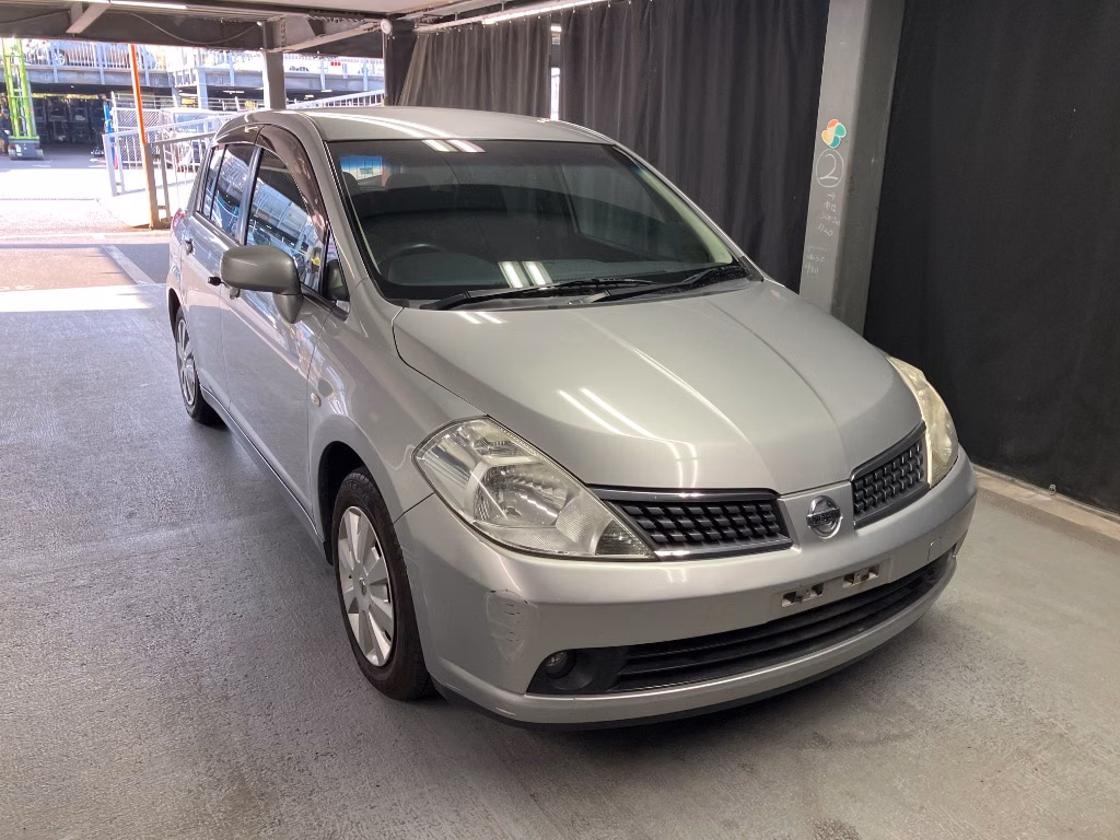 NISSAN TIIDA