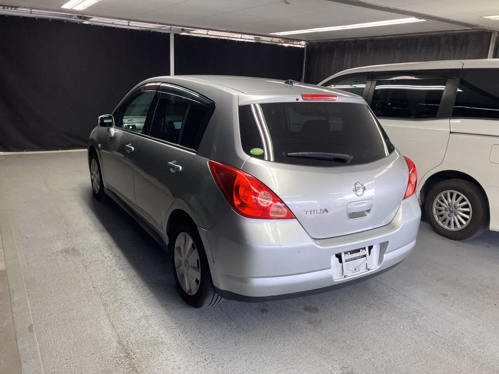 NISSAN TIIDA