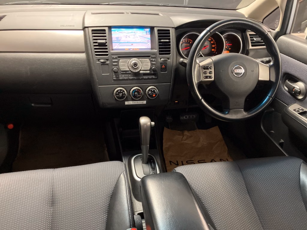NISSAN TIIDA