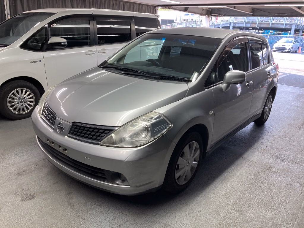 NISSAN TIIDA