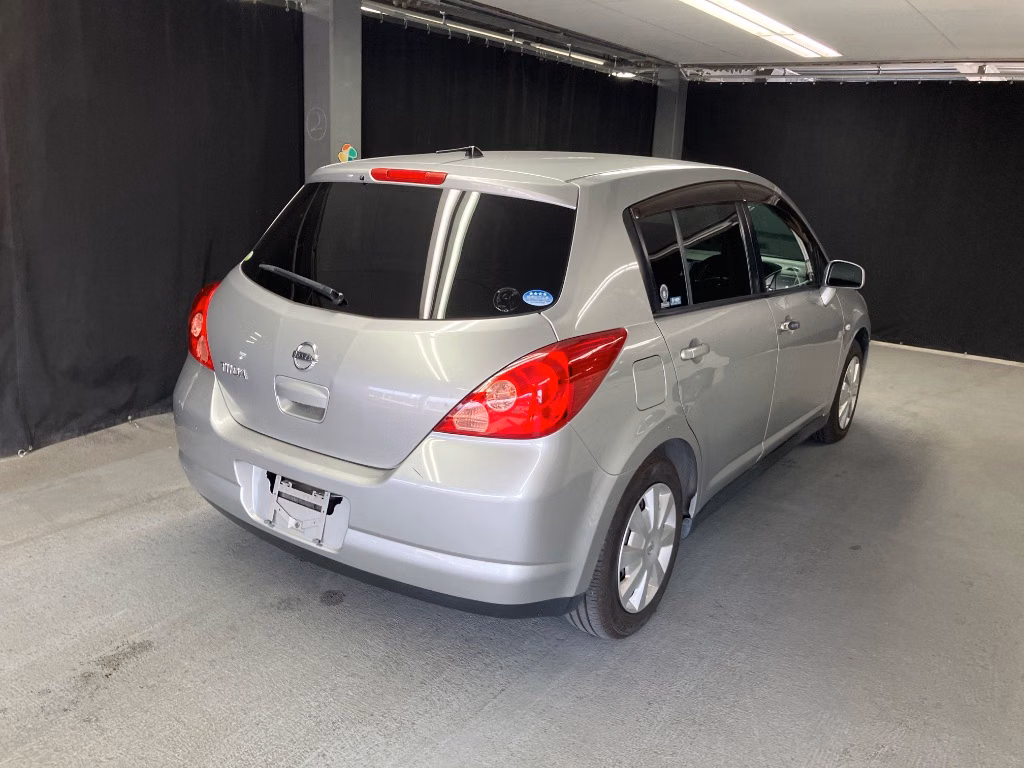 NISSAN TIIDA