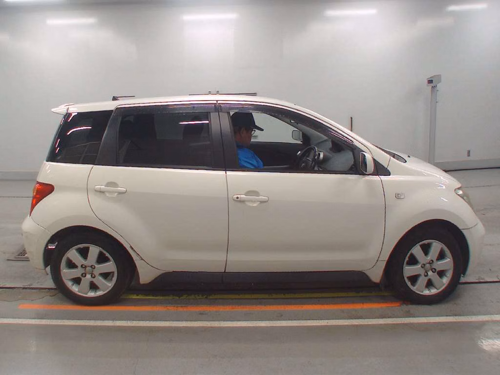 TOYOTA IST