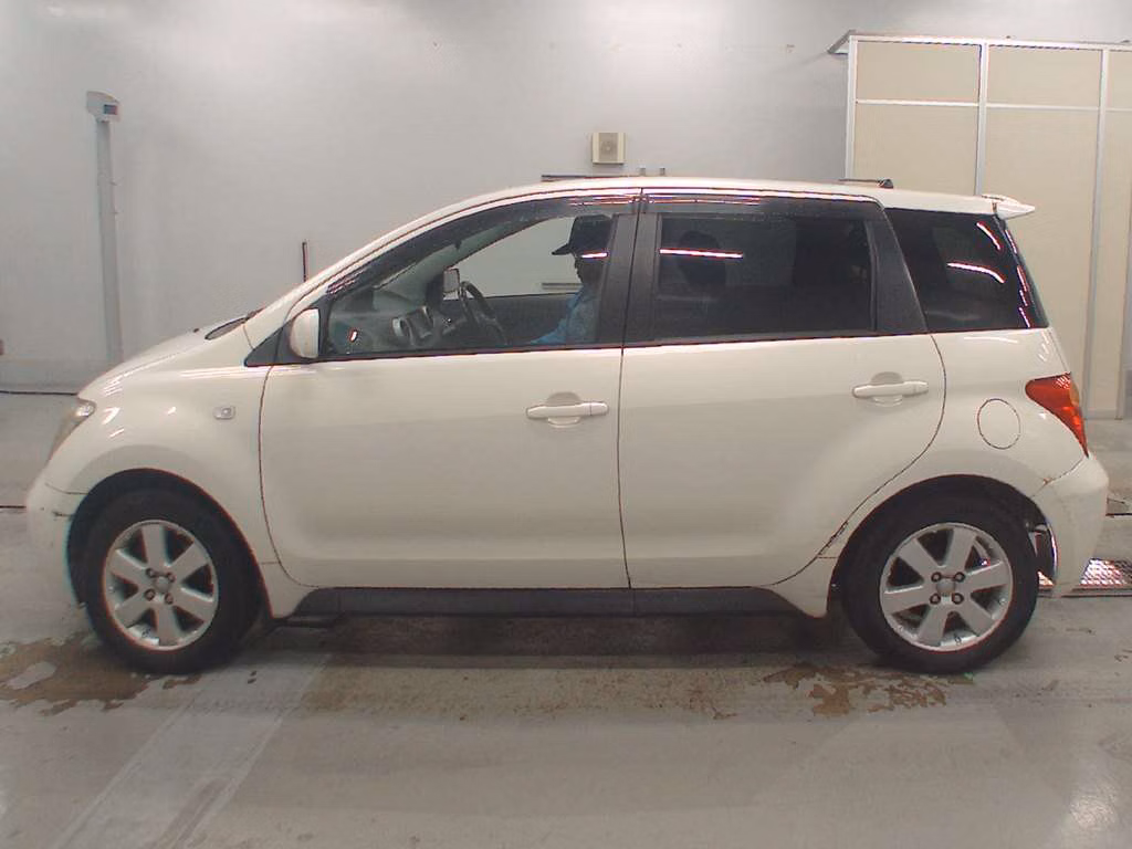 TOYOTA IST