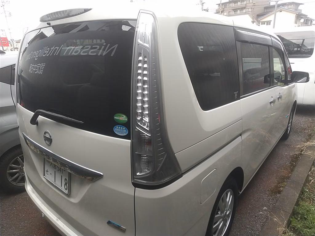 NISSAN SERENA
