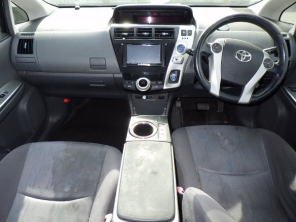 TOYOTA PRIUS ALPHA