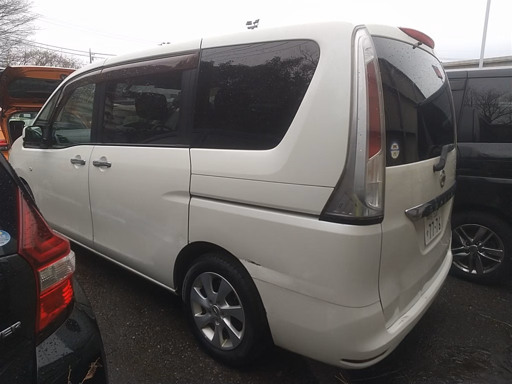 NISSAN SERENA