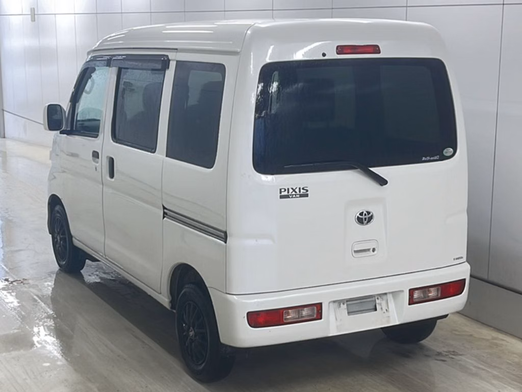 TOYOTA PIXIS VAN