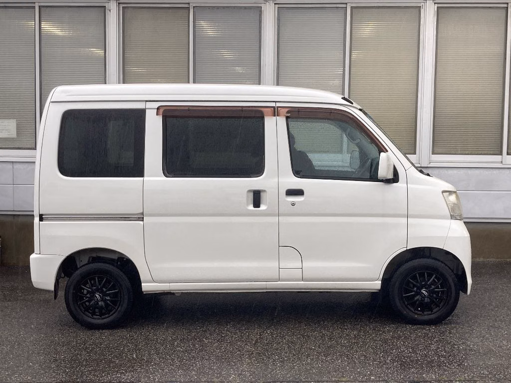 TOYOTA PIXIS VAN