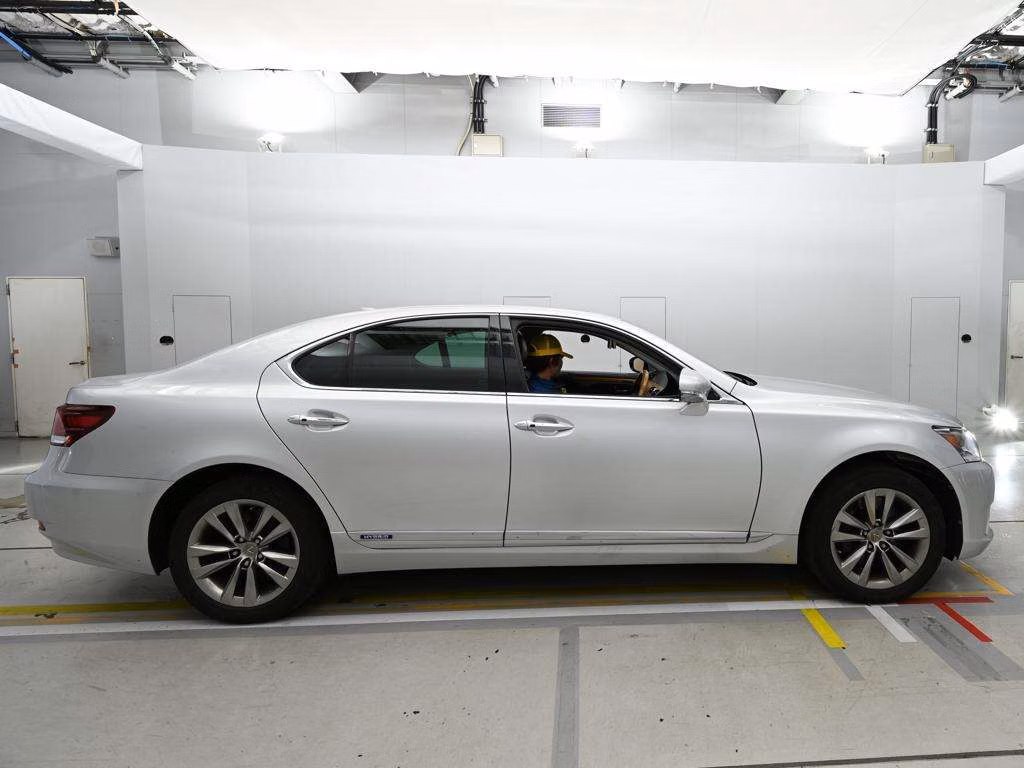 LEXUS LS600H