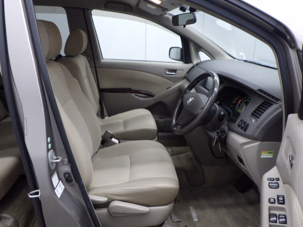 TOYOTA ISIS
