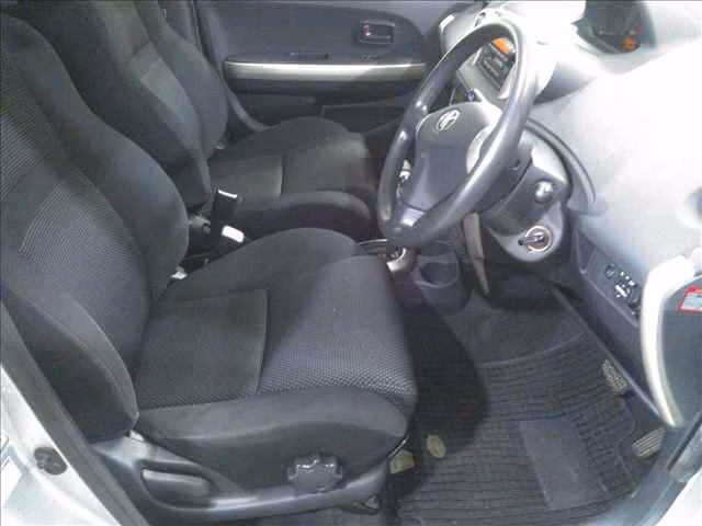 TOYOTA IST