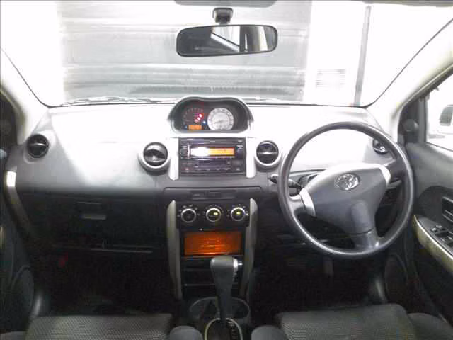TOYOTA IST