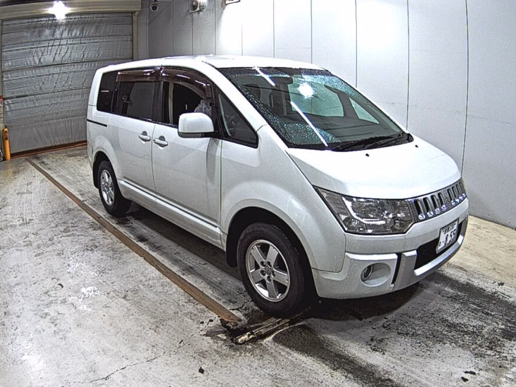 MITSUBISHI DELICA D:5