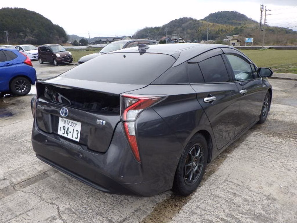 TOYOTA PRIUS