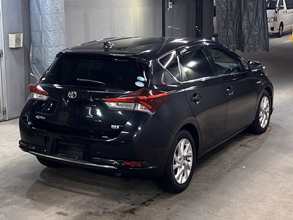 TOYOTA AURIS