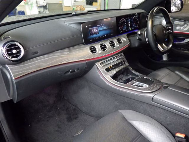 MERCEDES-BENZ E-CLASS