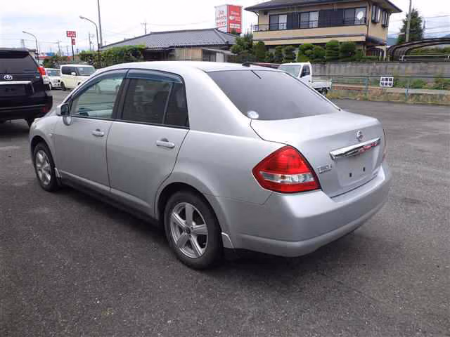 NISSAN TIIDA LATIO