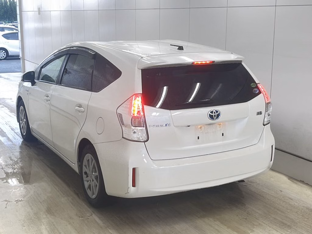 TOYOTA PRIUS ALPHA