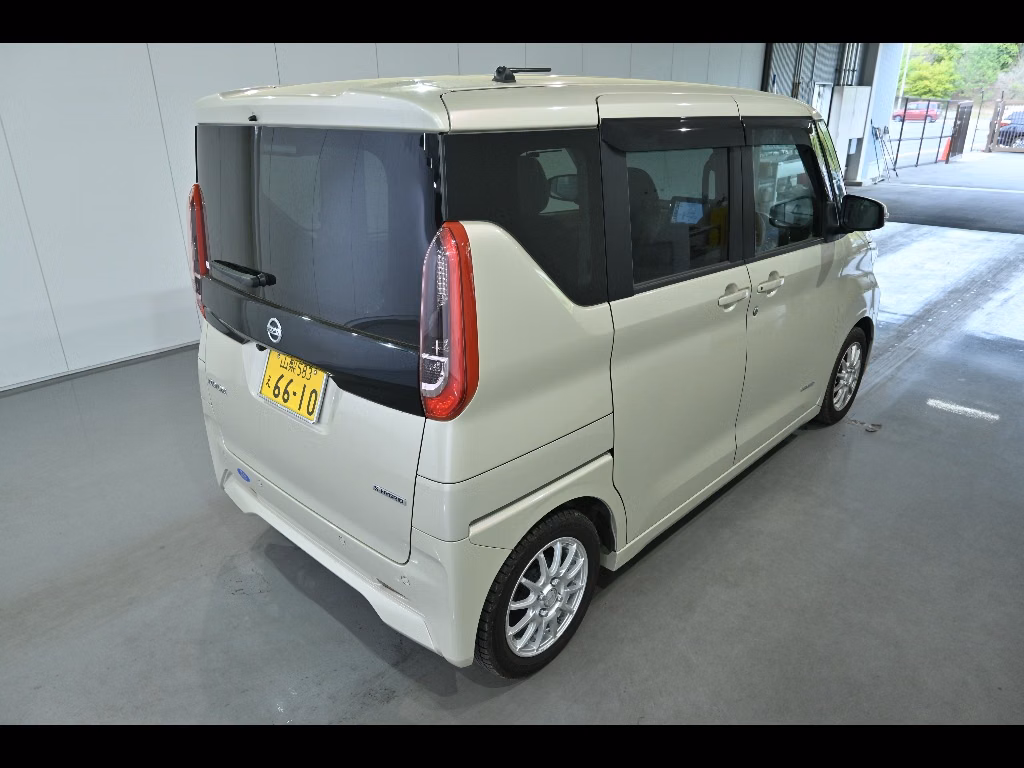 NISSAN ROOX