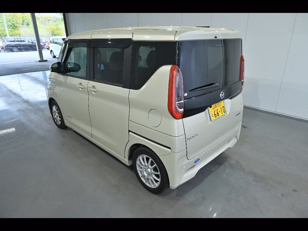 NISSAN ROOX
