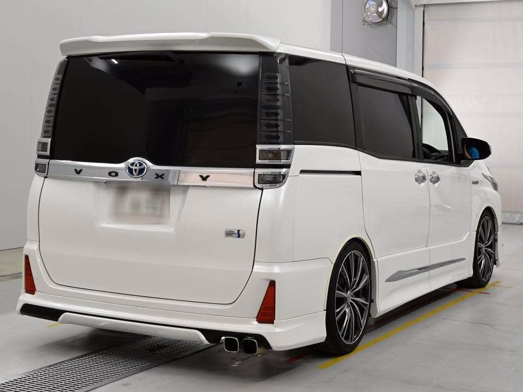 TOYOTA VOXY