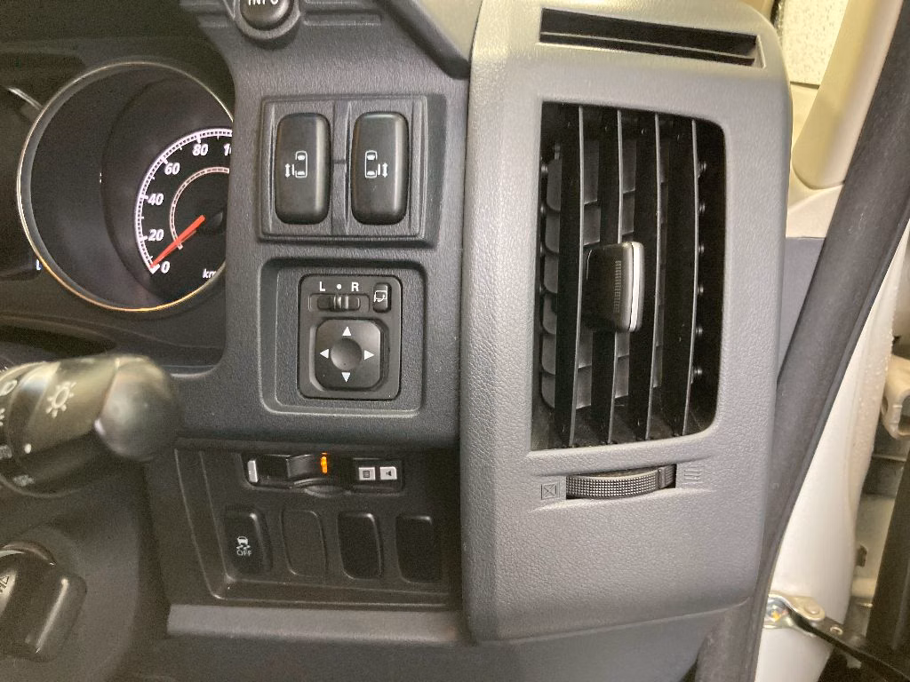 MITSUBISHI DELICA D:5