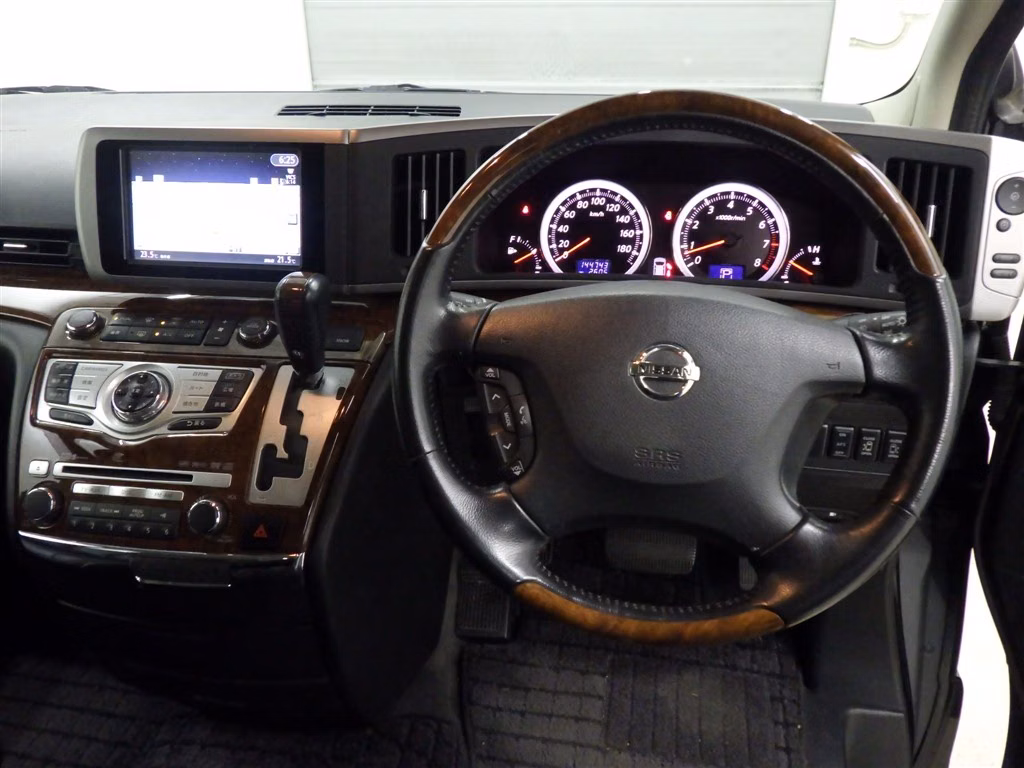 NISSAN ELGRAND